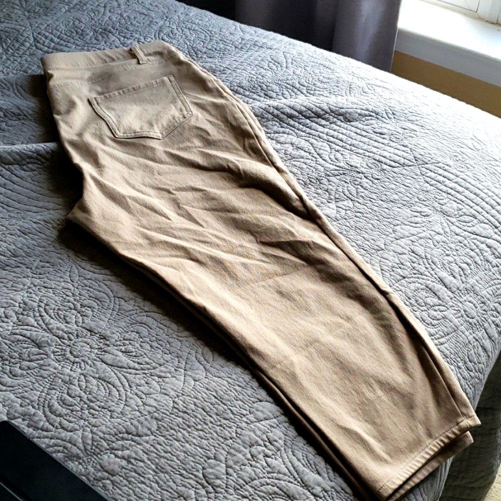 Faded Glory tan cropped knit pants
